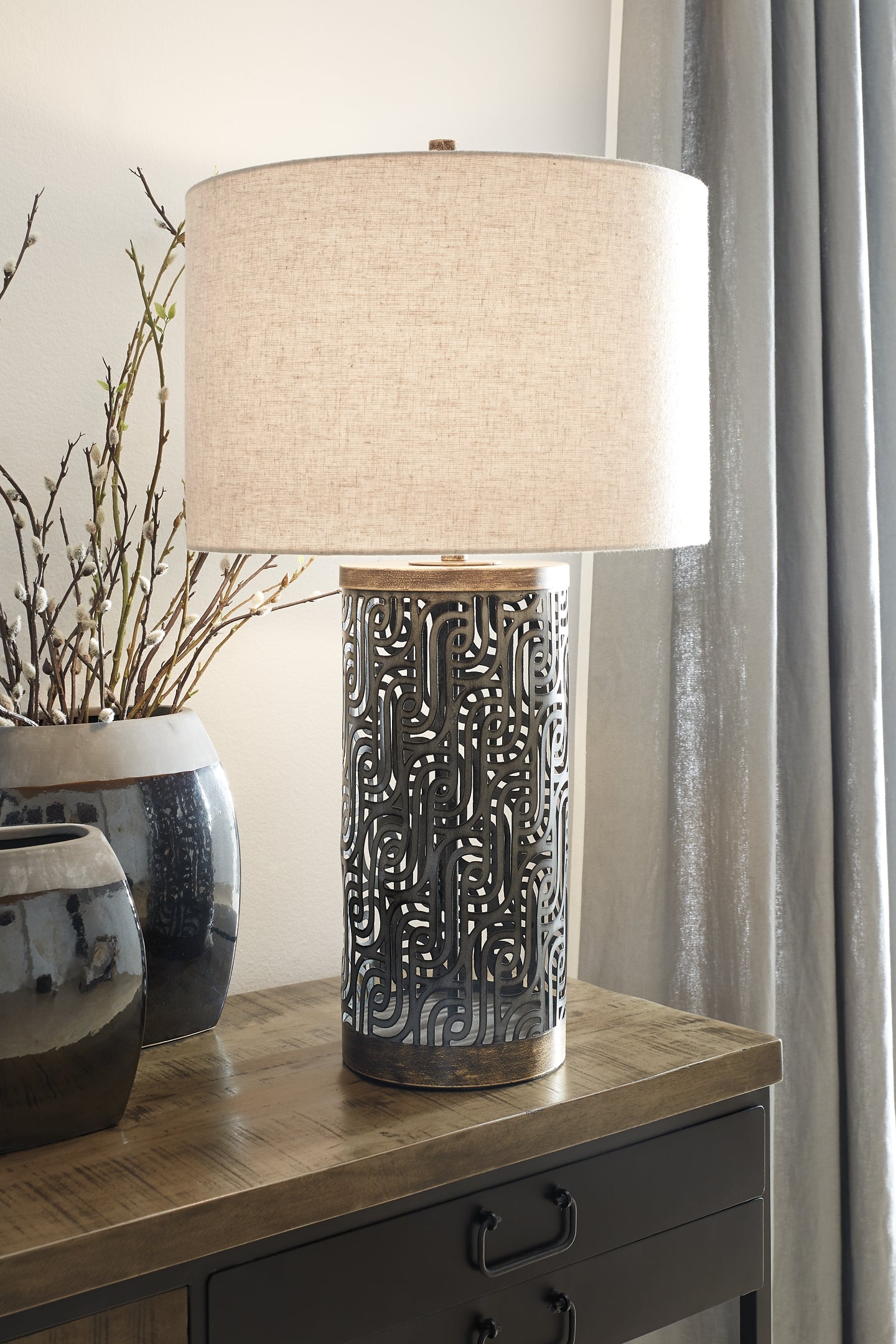 Ashley Express - Dayo Metal Table Lamp (1/CN)